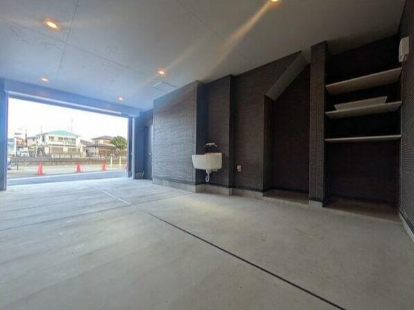 八王子市 八王子駅 八王子 西八王子駅 楢原町 ガレージハウス ガレージ 駐車場無料 築浅 設備 良好 シャッター 1LDK